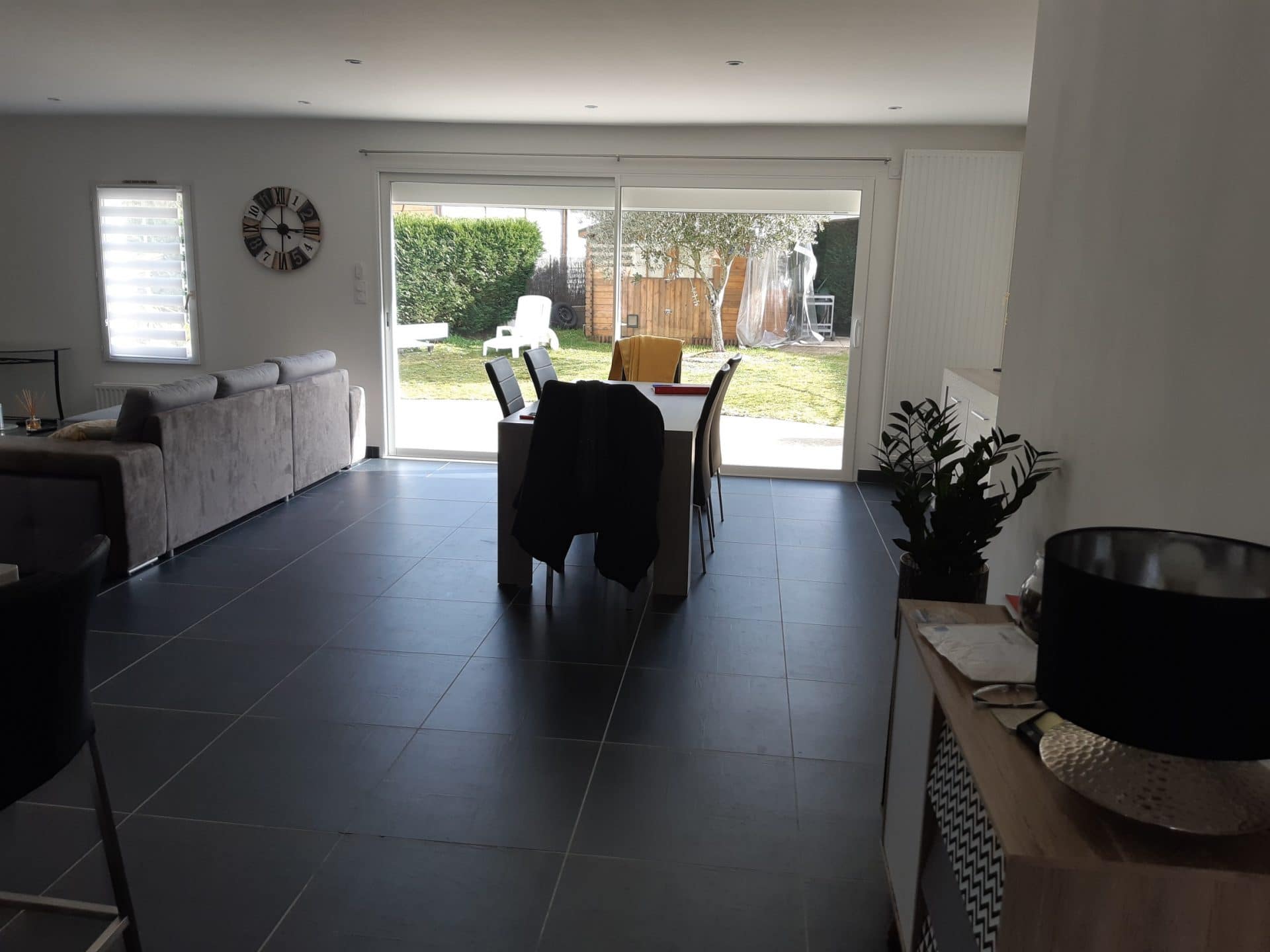 besoin d'inspiration pour la rénovation de votre salon ? découvrez nos conseils, idées déco et astuces pour transformer votre espace de vie en un lieu moderne, confortable et chaleureux.