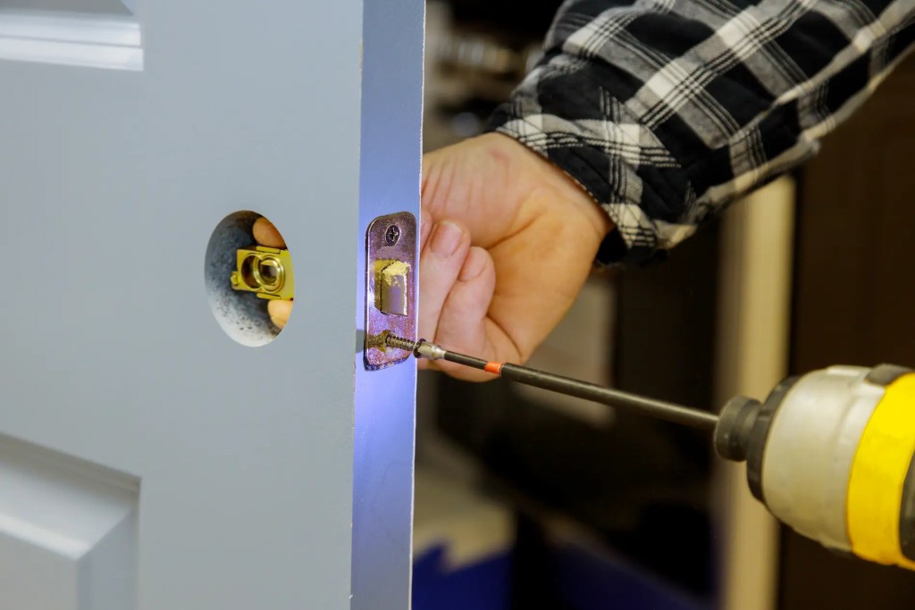 besoin d'un serrurier en urgence &agrave; vanves ? intervention rapide 24h/24 et 7j/7 pour ouverture de porte, r&eacute;paration de serrure et d&eacute;pannage en toute s&eacute;curit&eacute;. devis gratuit !