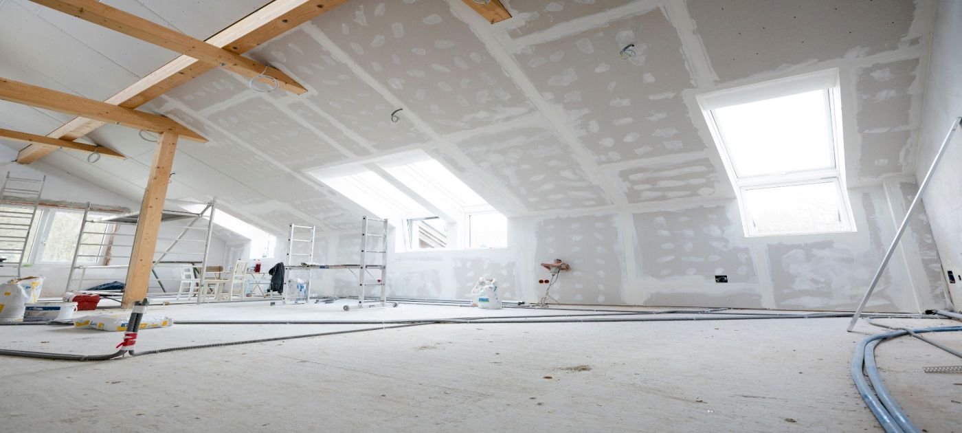 découvrez nos conseils et astuces pour réussir la rénovation intérieure de votre atelier de 2 m², optimiser l'espace et créer un environnement fonctionnel et esthétique.